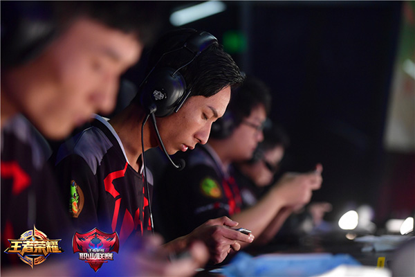 王者峡谷新惊喜：铠无双限定皮肤首曝，新英雄安格列登场，少司缘免费皮肤春日登录活动开启！